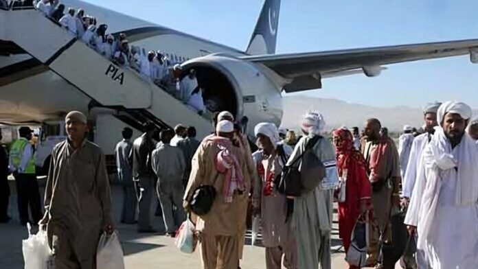 1200 Pilgrims Return | 7 Hajj Flights Land in Pakistan