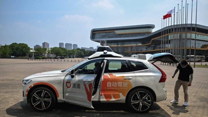China's Largest Driverless Car Test Conducted on Roads