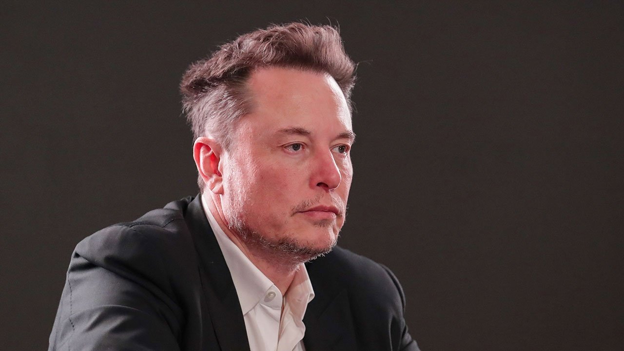 Elon Musk Predicts Future Smartphone Replacement