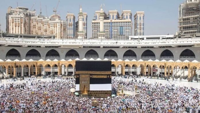 Mecca and Medina Shorten Friday Prayers Due to Summer Heat