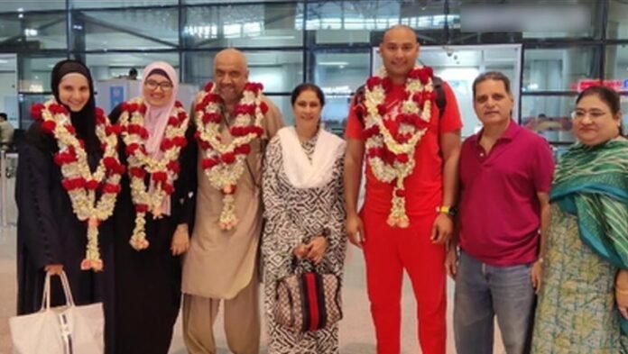 Sania Mirza Returns from Hajj