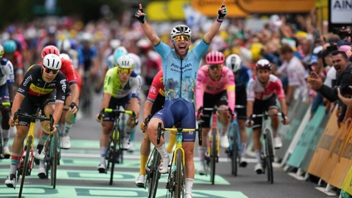 Mark Cavendish Breaks Tour de France