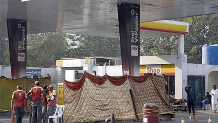 Petroleum Dealers' Negotiations Fail, Pumps to Close