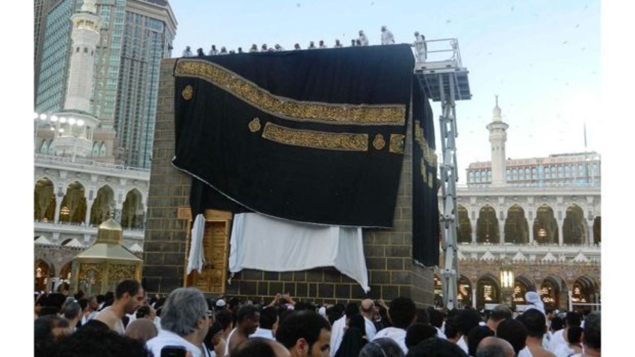 Transforming the Kaaba Cover in Masjid al-Haram