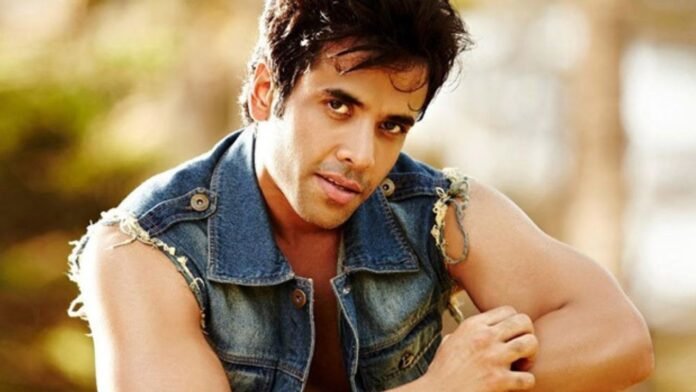 Tushar Kapoor’s Facebook Hacked, Fans Asked for Support